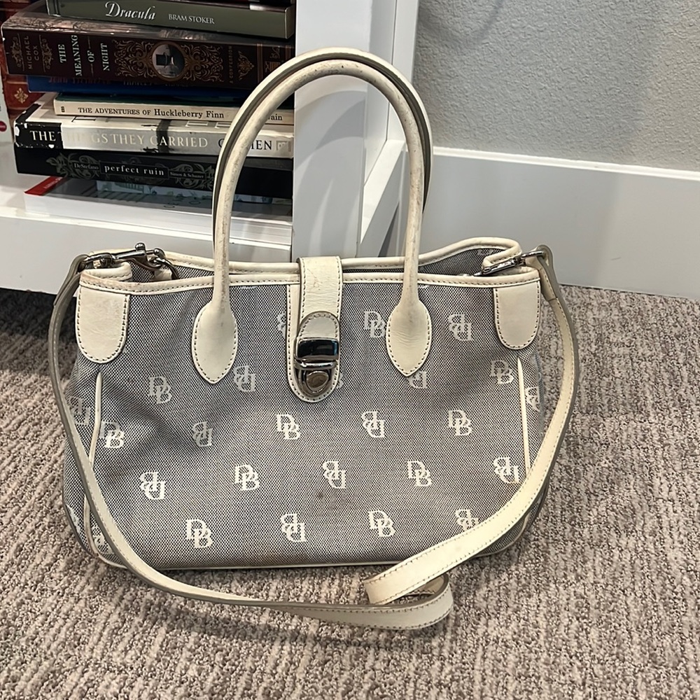 dooney and bourke signature shoulder bag